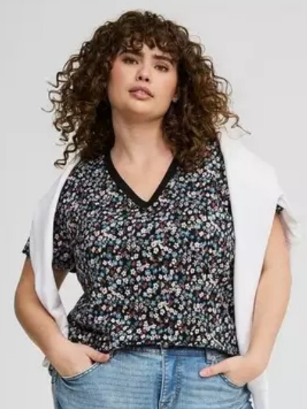 🌸 Torrid Heritage Jersey Relaxed Printed Girlfriend V-Neck Tee Ditsy Floral 3